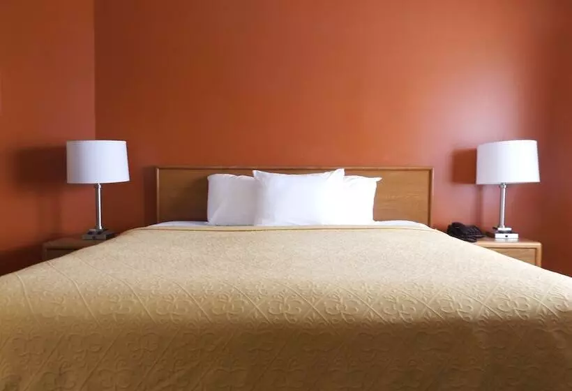 فندق Econo Lodge Manistee