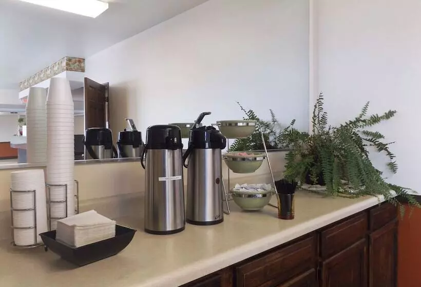 فندق Econo Lodge Manistee