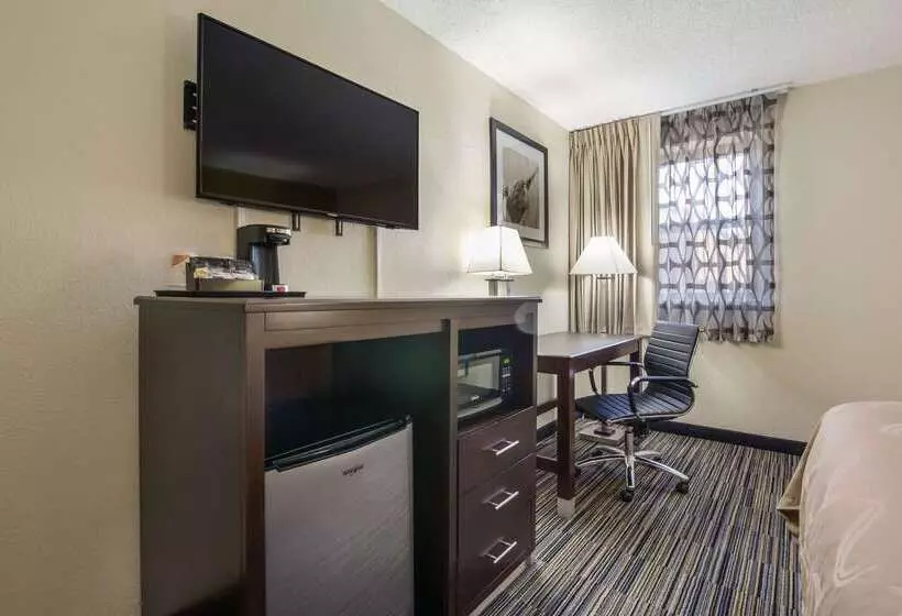 호텔 Quality Inn