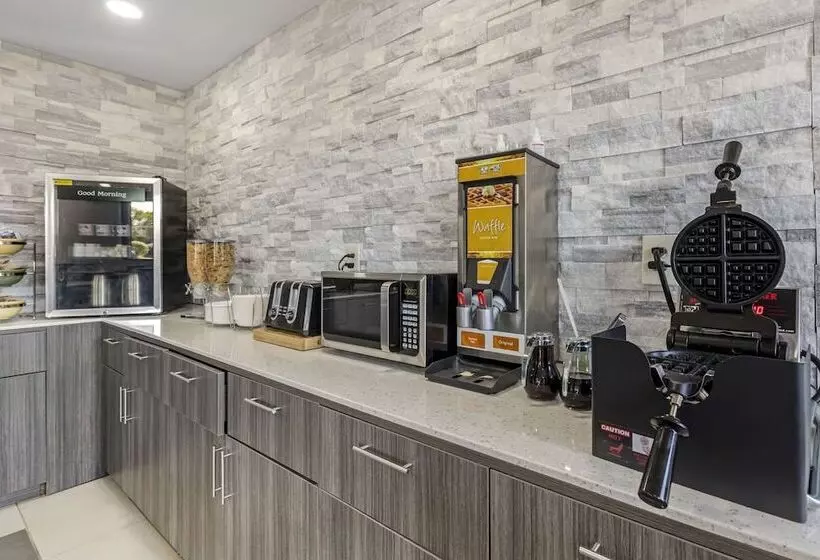 فندق Quality Inn