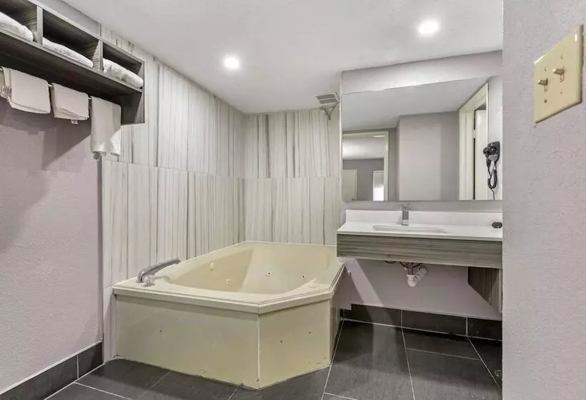 فندق Quality Inn