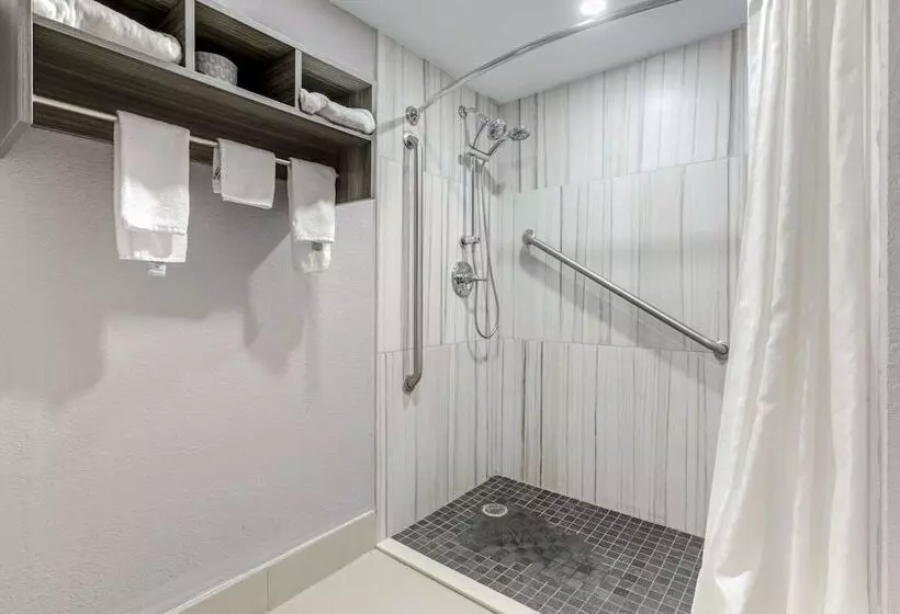 فندق Quality Inn