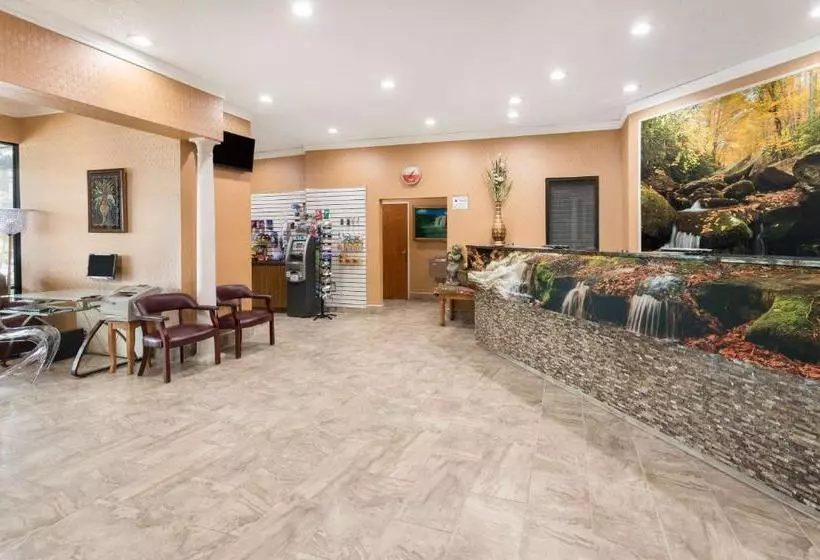 فندق Ramada By Wyndham Asheville Southeast