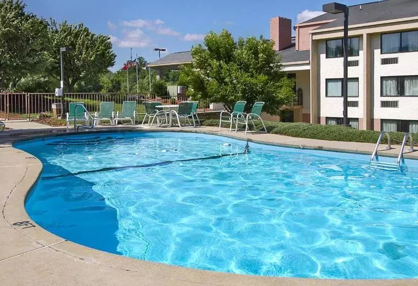 فندق Ramada By Wyndham Asheville Southeast