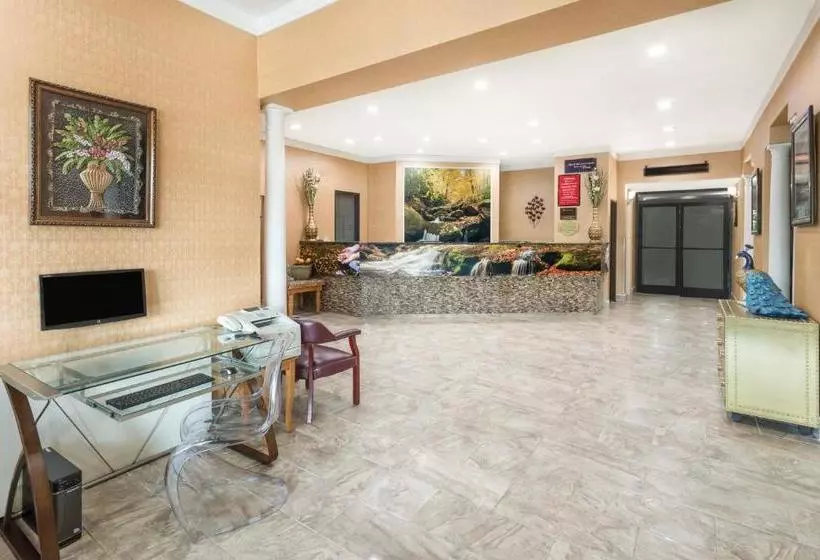 فندق Ramada By Wyndham Asheville Southeast