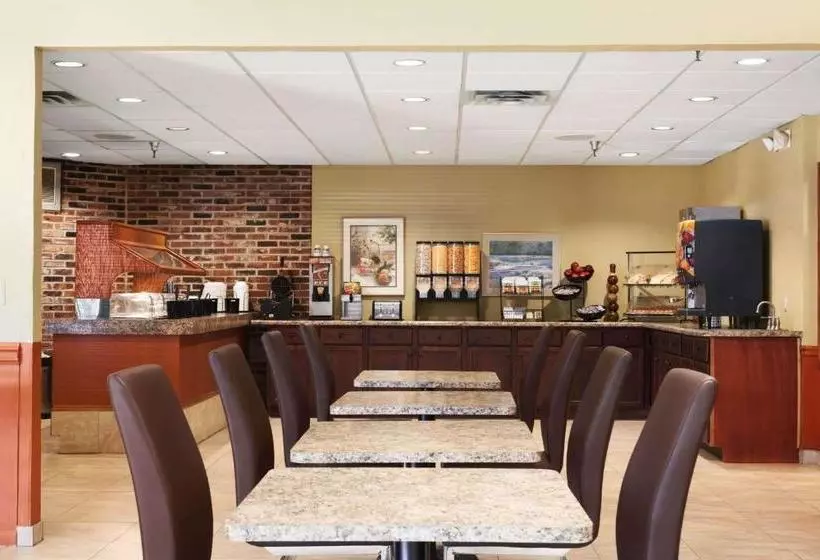 בית מלון כפרי Ramada By Wyndham Sioux City