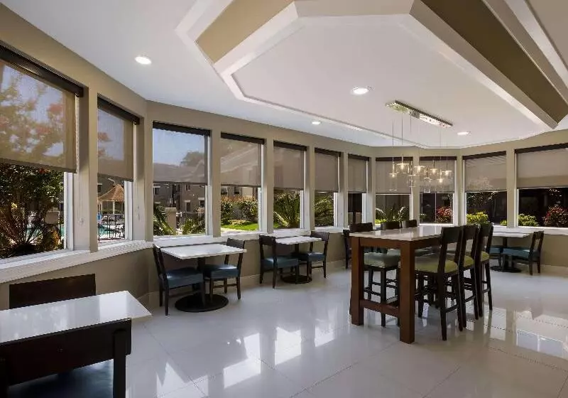 Отель Sleep Inn Savannah Midtown