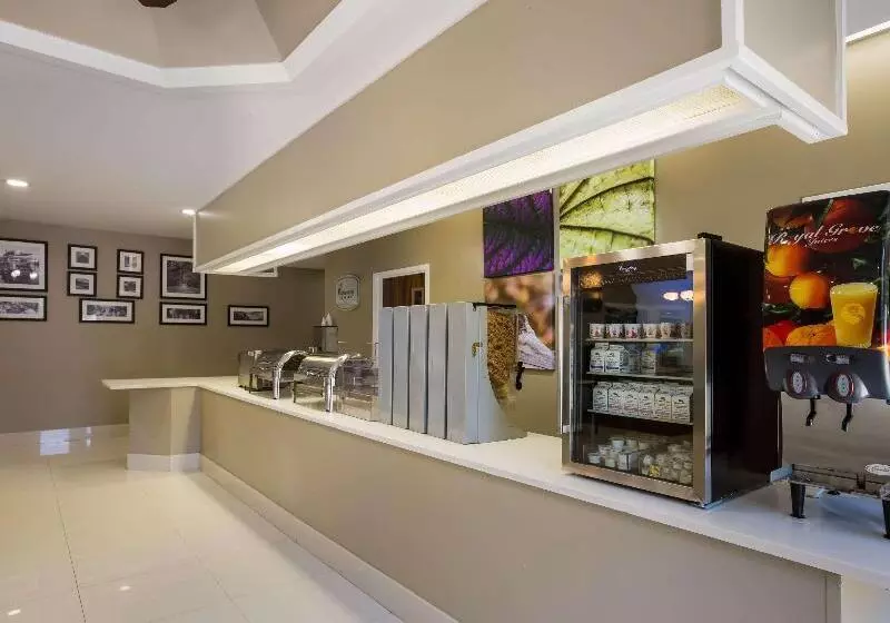 Отель Sleep Inn Savannah Midtown