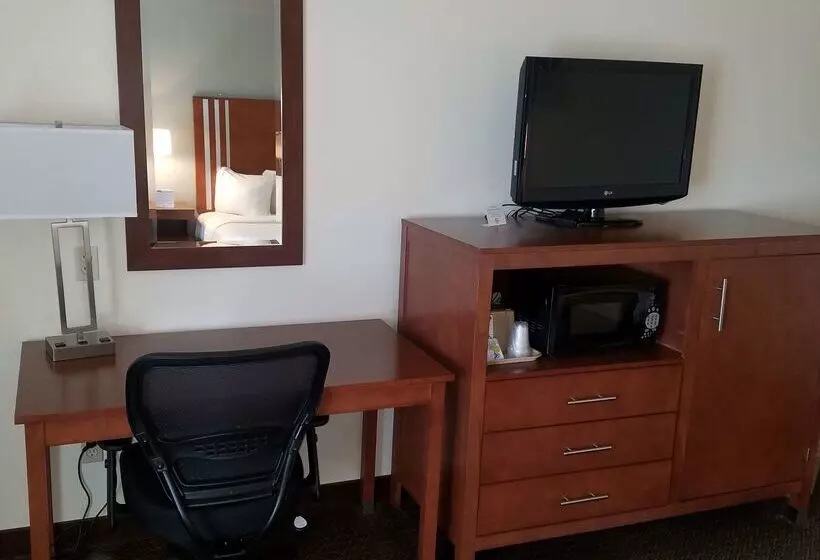 Surestay Hotel By Best Western Hollister