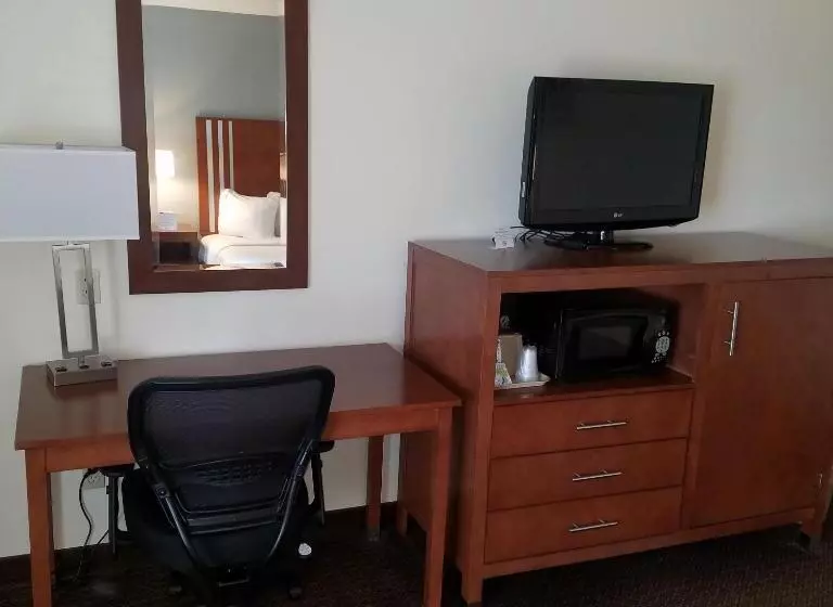 Surestay Hotel By Best Western Hollister