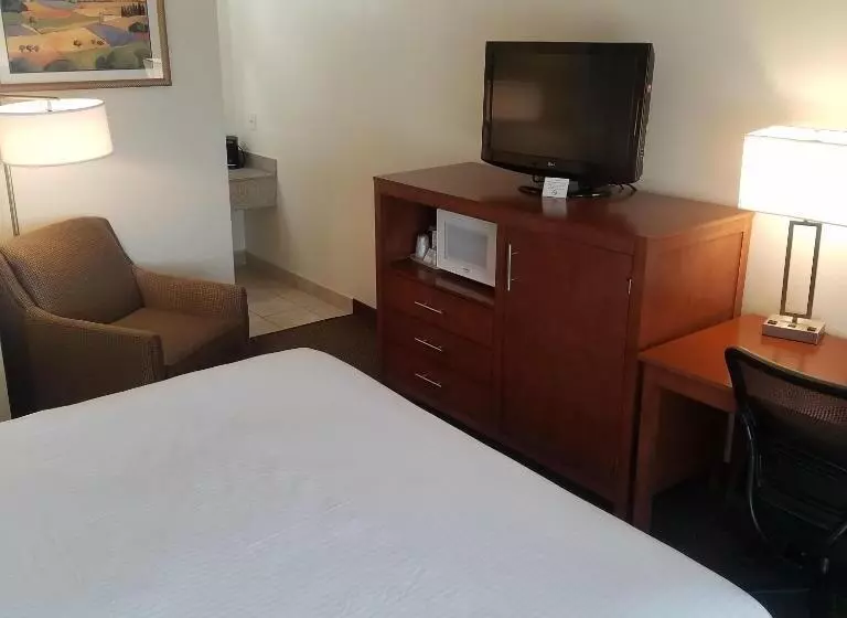 Surestay Hotel By Best Western Hollister