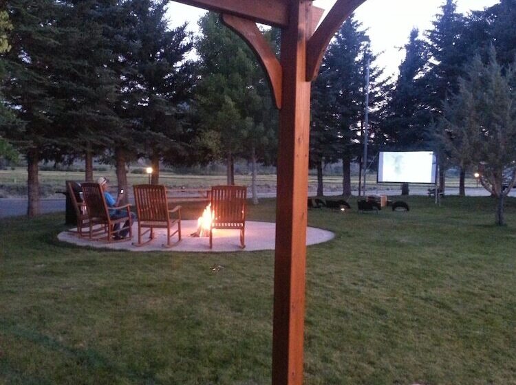 호텔 The Inn At Tomichi Village