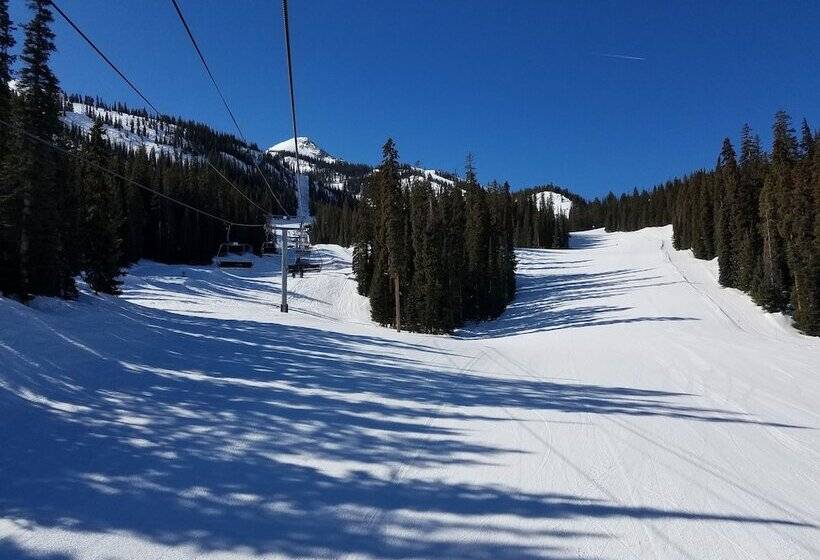 호텔 The Inn At Tomichi Village