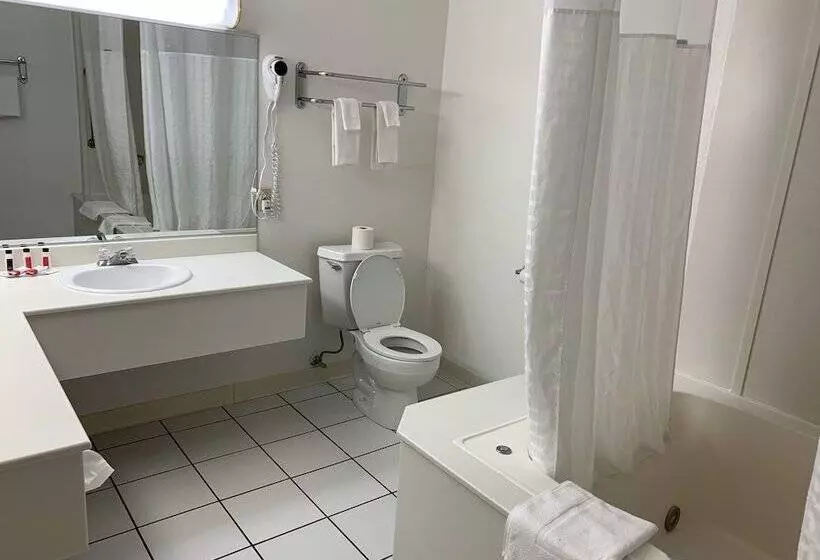 בית מלון כפרי Travelodge By Wyndham Rapid City