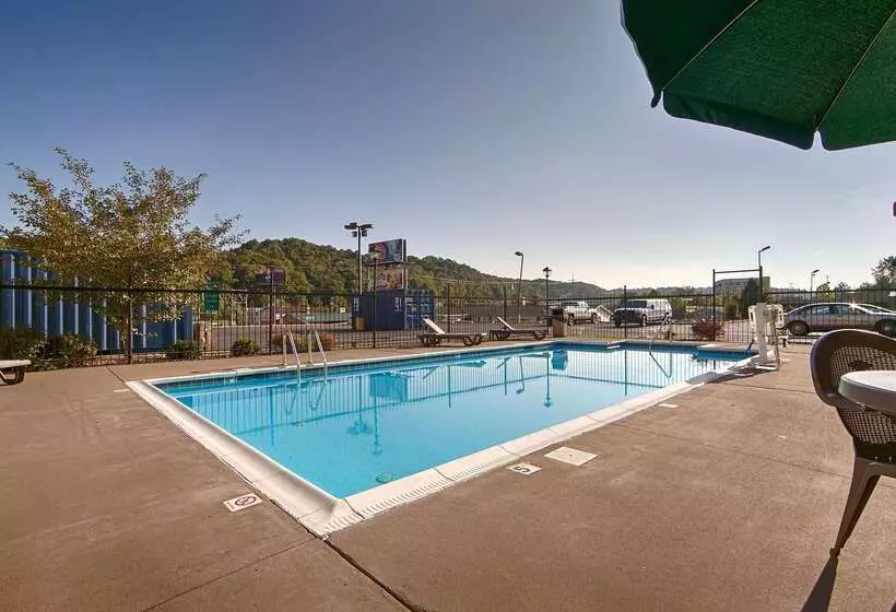 호텔 Best Western Huntington Mall Inn