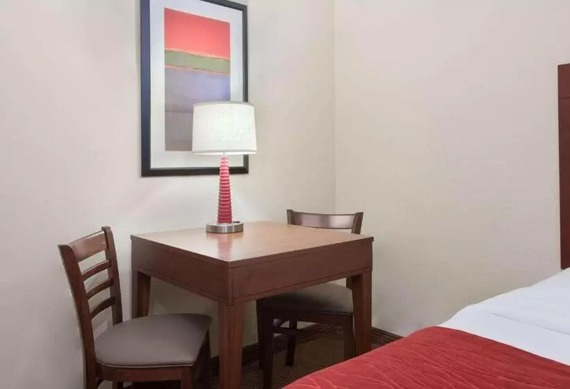 هتل Comfort Inn Fayetteville West Near Fort Liberty