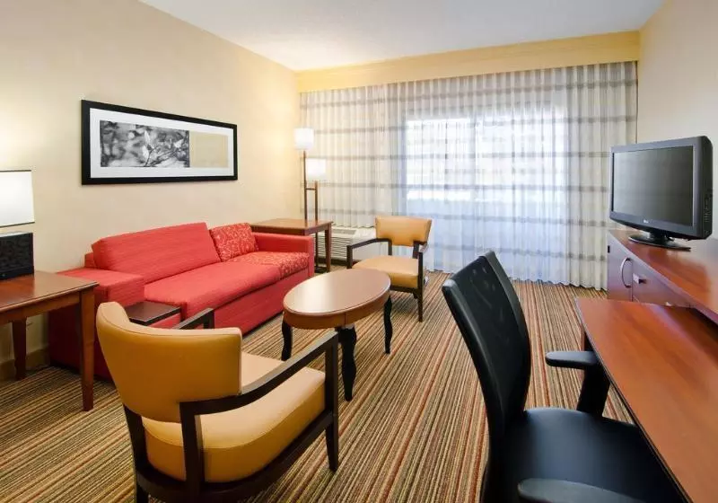 Отель Courtyard By Marriott Albuquerque Airport