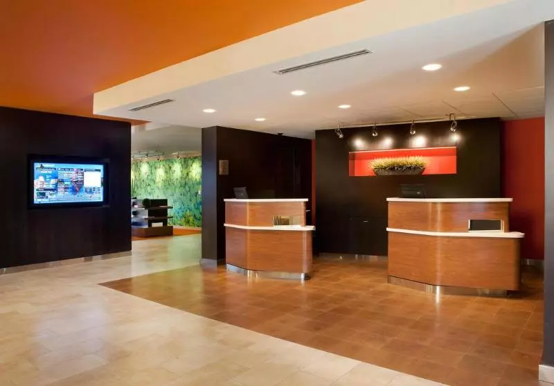 Отель Courtyard By Marriott Albuquerque Airport