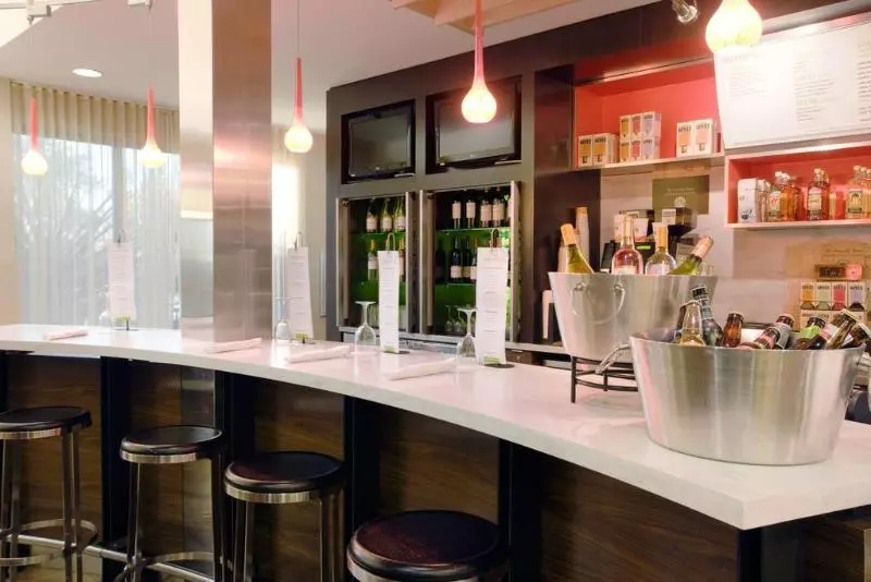 Отель Courtyard By Marriott Albuquerque Airport