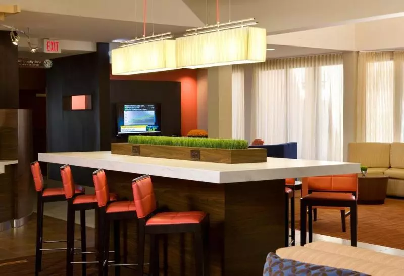 Отель Courtyard By Marriott Albuquerque Airport