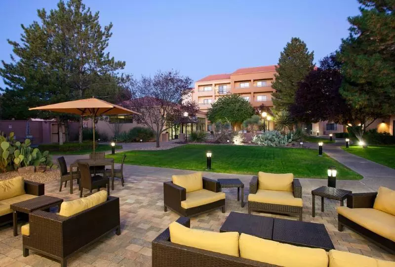 Отель Courtyard By Marriott Albuquerque Airport