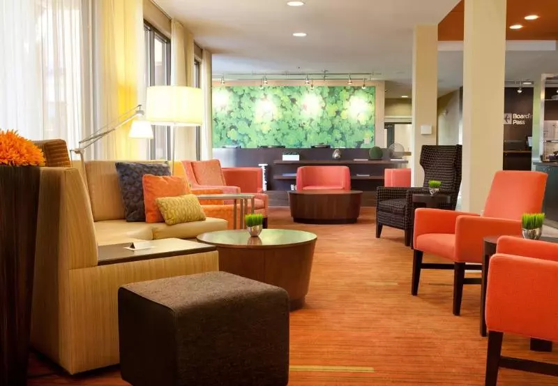 Отель Courtyard By Marriott Albuquerque Airport