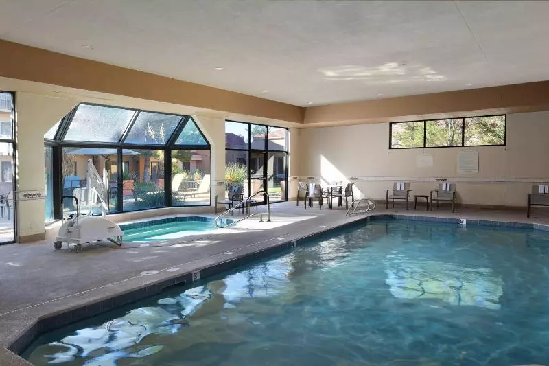 Отель Courtyard By Marriott Albuquerque Airport