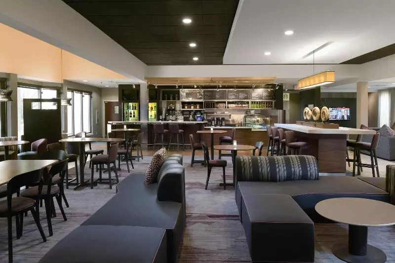 Отель Courtyard By Marriott Albuquerque Airport