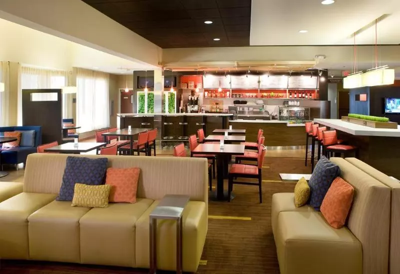 Отель Courtyard By Marriott Albuquerque Airport