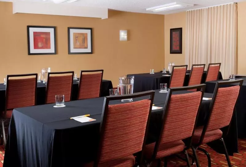 בית מלון כפרי Courtyard Anaheim Buena Park