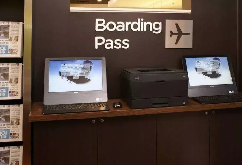 Отель Courtyard Detroit Metro Airport Romulus