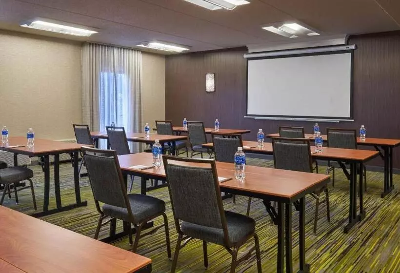 فندق Courtyard Chicago Wood Dale/itasca