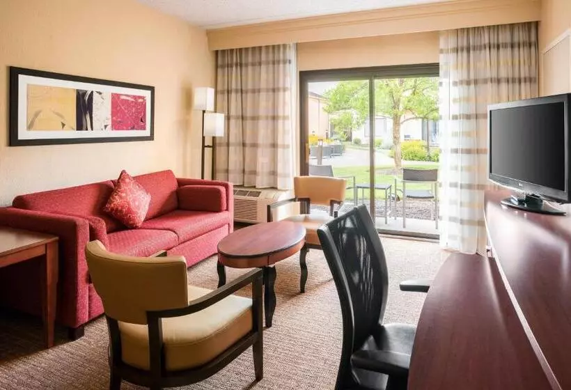 فندق Courtyard St. Louis Creve Coeur