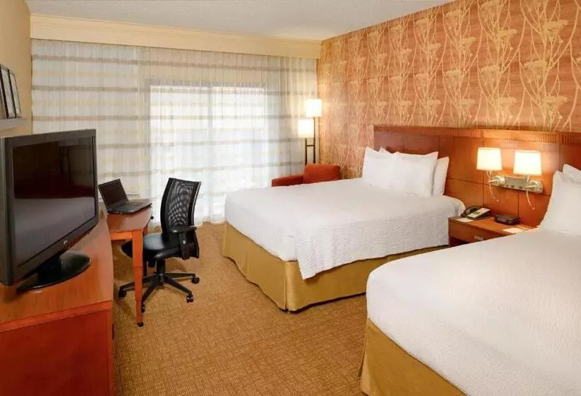 فندق Courtyard St. Louis Creve Coeur