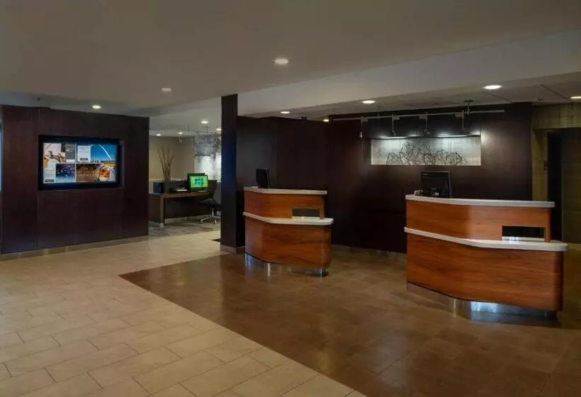 فندق Courtyard St. Louis Creve Coeur
