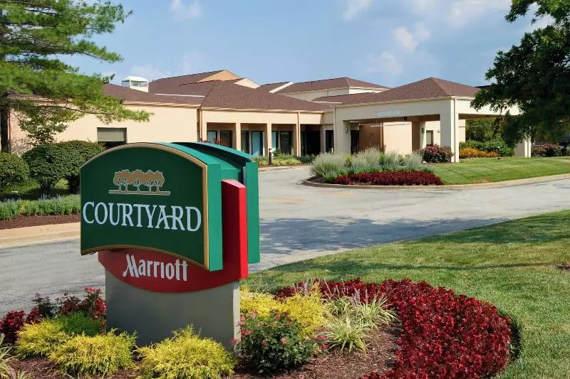 فندق Courtyard St. Louis Creve Coeur