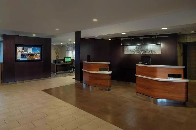 فندق Courtyard St. Louis Creve Coeur