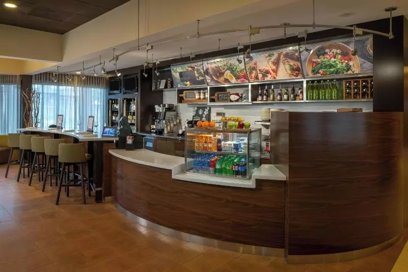 فندق Courtyard St. Louis Creve Coeur