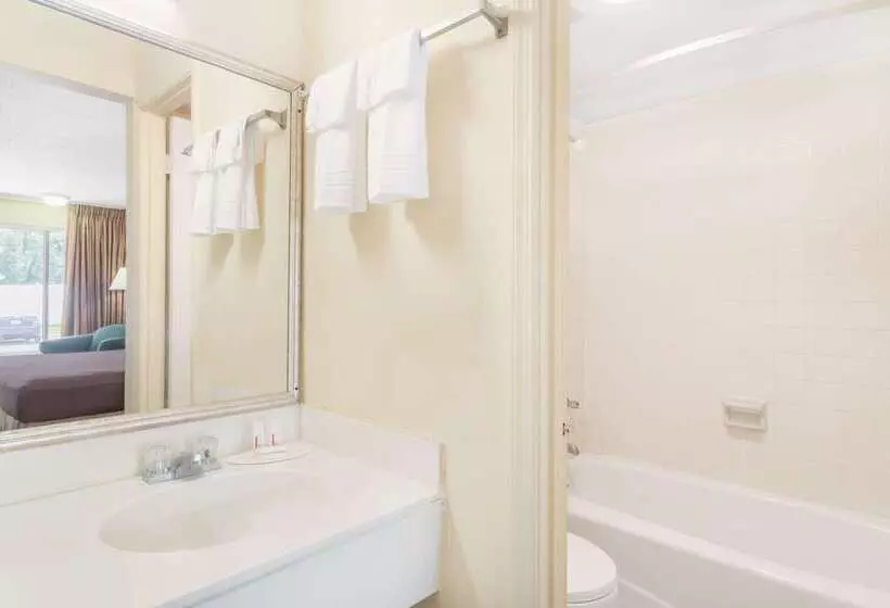 호텔 Days Inn By Wyndham Christiansburg