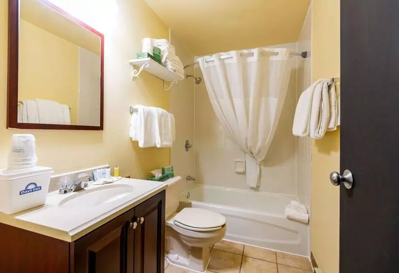 هتل Days Inn By Wyndham Coeur D'alene