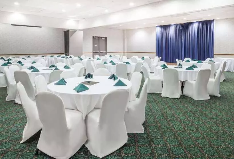 호텔 Days Inn By Wyndham Kirksville