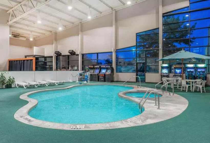 호텔 Days Inn By Wyndham Kirksville