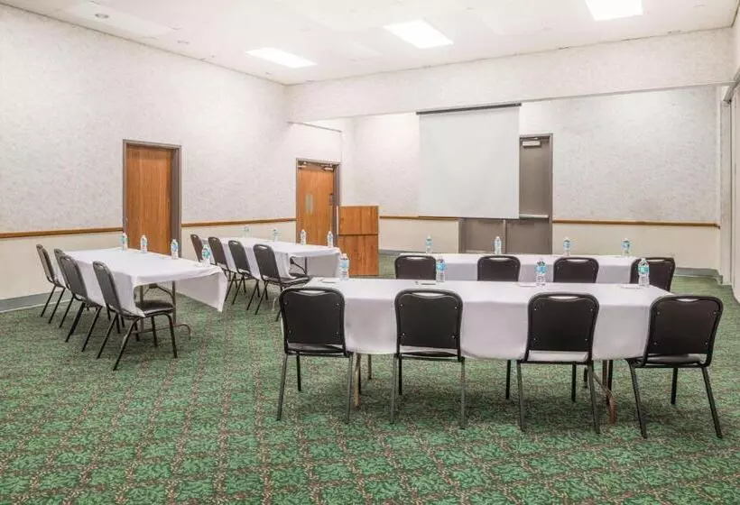 호텔 Days Inn By Wyndham Kirksville