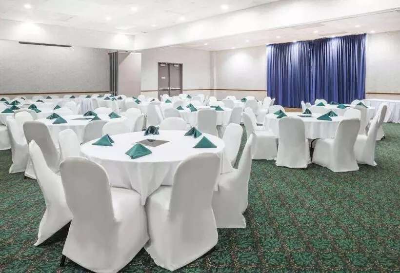 호텔 Days Inn By Wyndham Kirksville