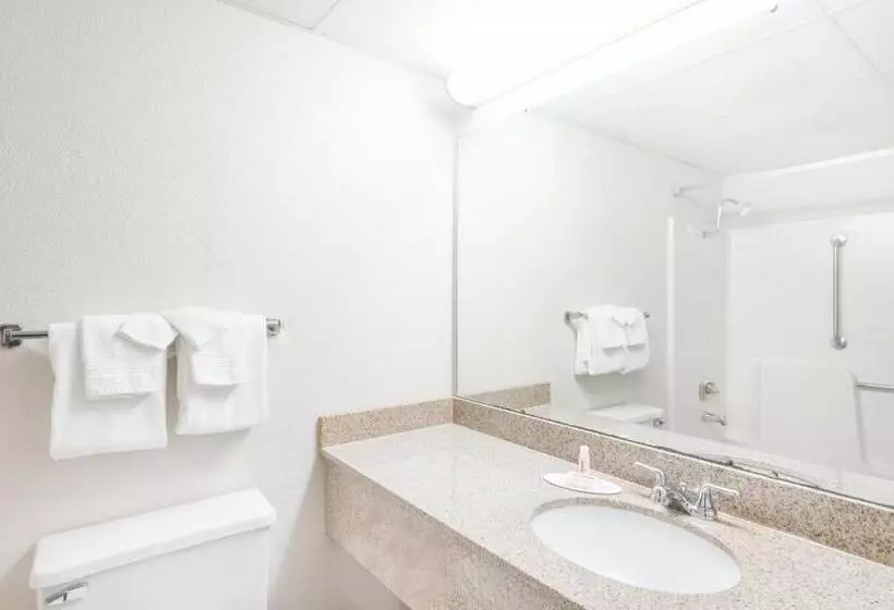 호텔 Days Inn By Wyndham Kirksville