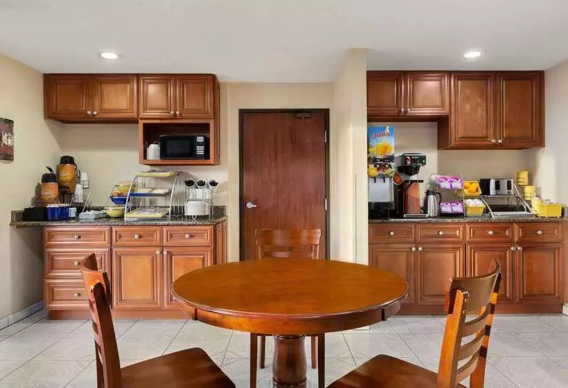 호텔 Days Inn By Wyndham Orange Park/jacksonville