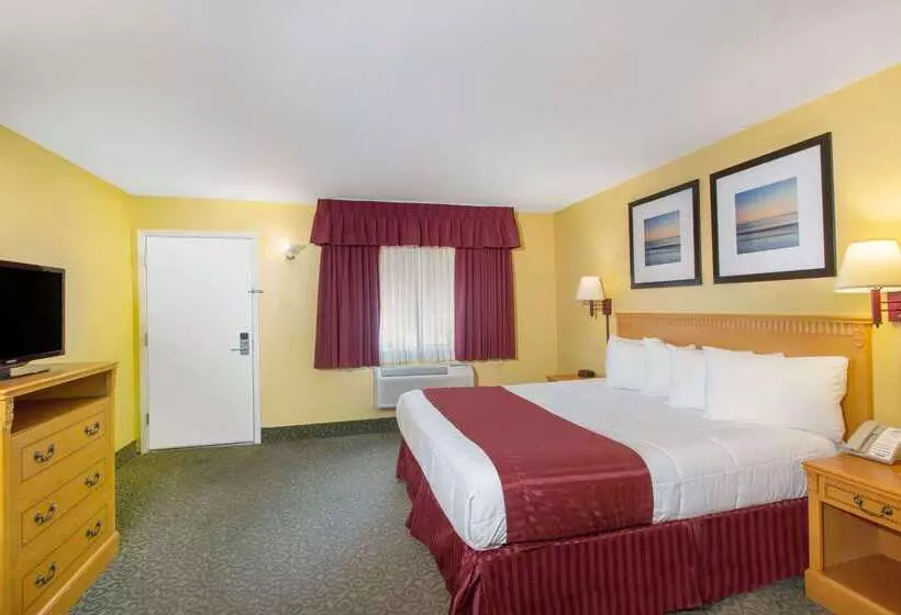 Отель Days Inn By Wyndham Redwood City