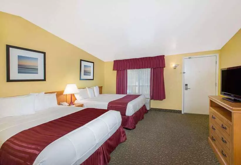 Отель Days Inn By Wyndham Redwood City