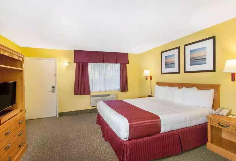 Отель Days Inn By Wyndham Redwood City
