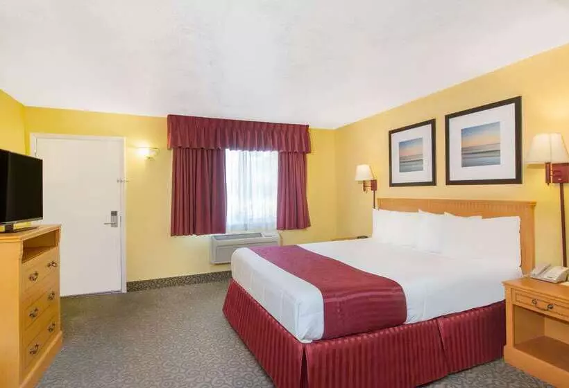 Отель Days Inn By Wyndham Redwood City